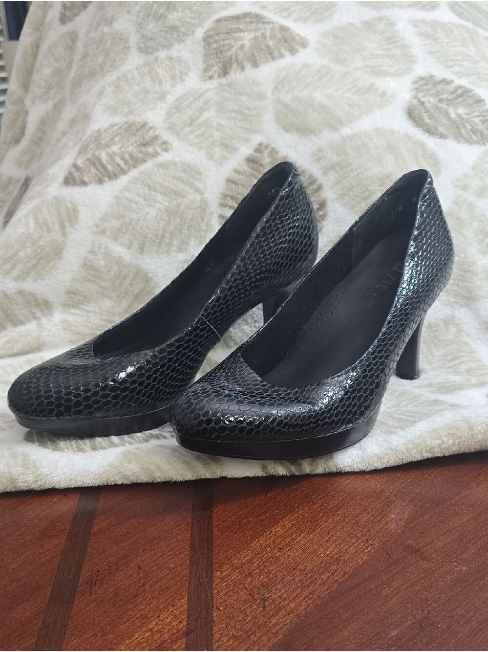 Ziera Black Snake Embossed Leather Chunky Heel Pumps EU 38.5 US 8